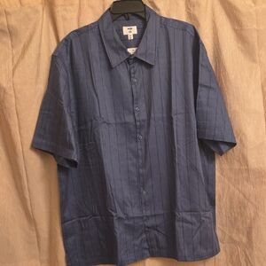 Classic Short-Sleeve Button-Down Shirt in Blue